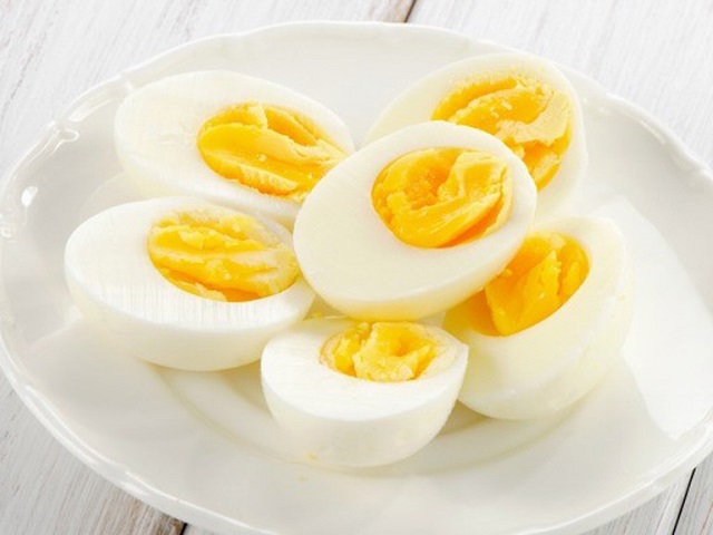 Trứng luộc là món ăn ngon, bổ dưỡng và cực kỳ dễ làm cho bữa trưa văn phòng