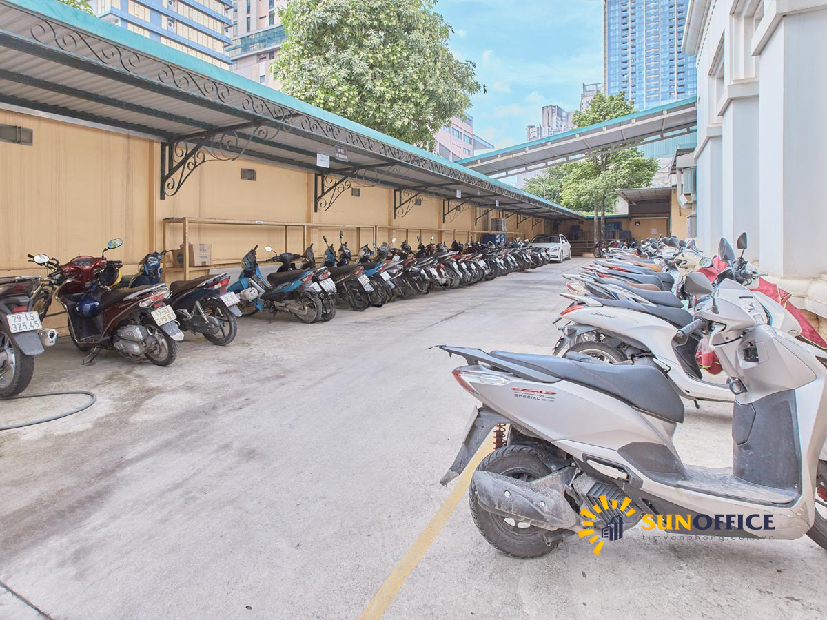 Bãi gửi xe tòa nhà Kim Hoàn