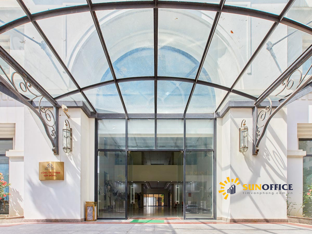 Cửa ra vào tòa nhà Kim Hoàn Building