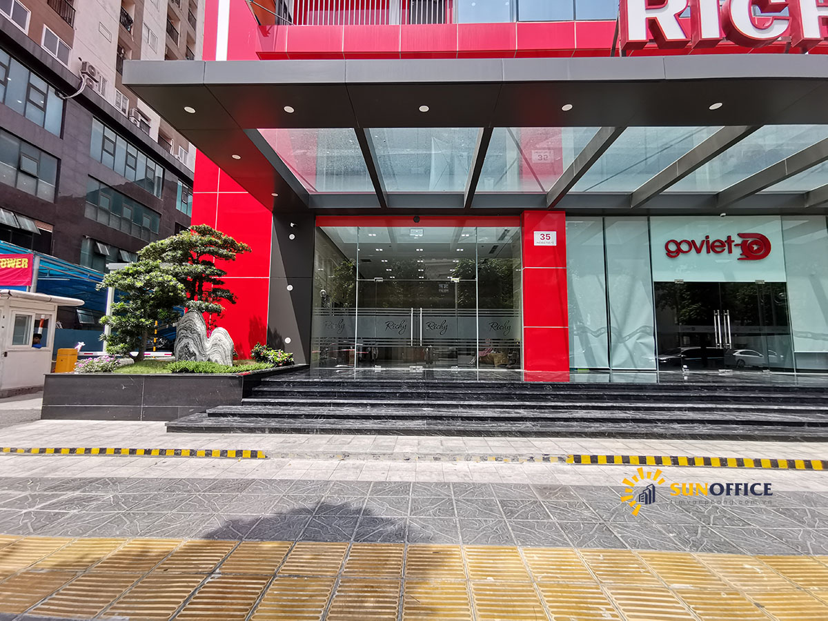 Lối ngoài tòa nhà Richy Tower 35 Mạc Thái Tổ