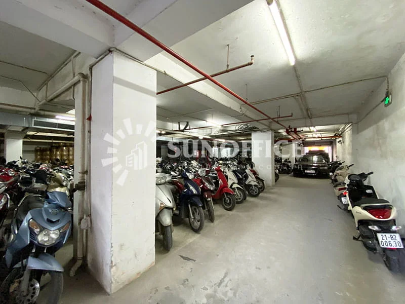 Hầm gửi xe máy và ô tô tòa nhà văn phòng cho thuê VMT Duy Tân