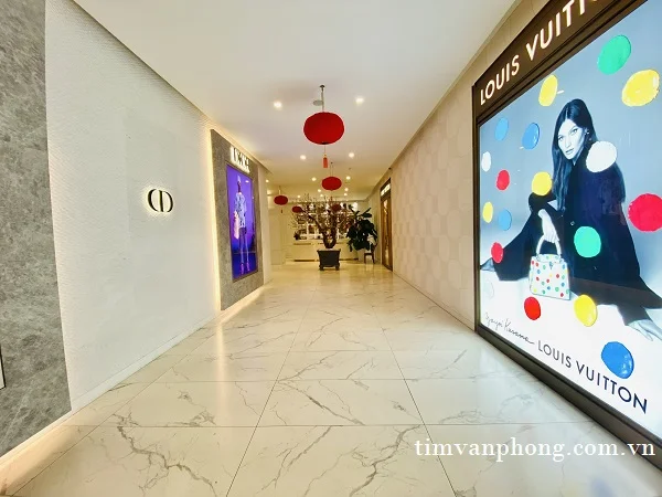Louis Vuitton tại tầng 1 tòa nhà International Centre