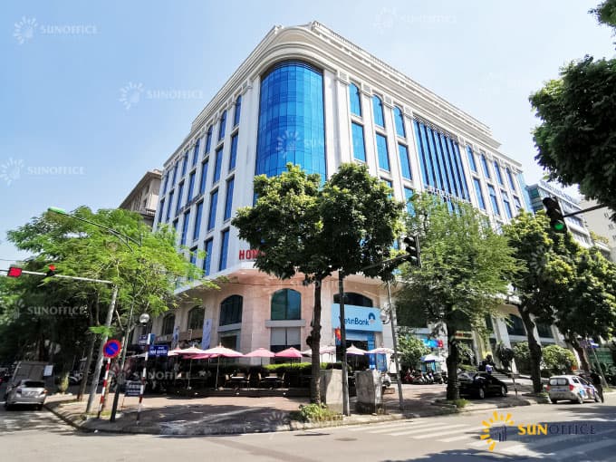 Hồng Hà Center tòa văn phòng hạng B với vị trí giao thông thuận lợi