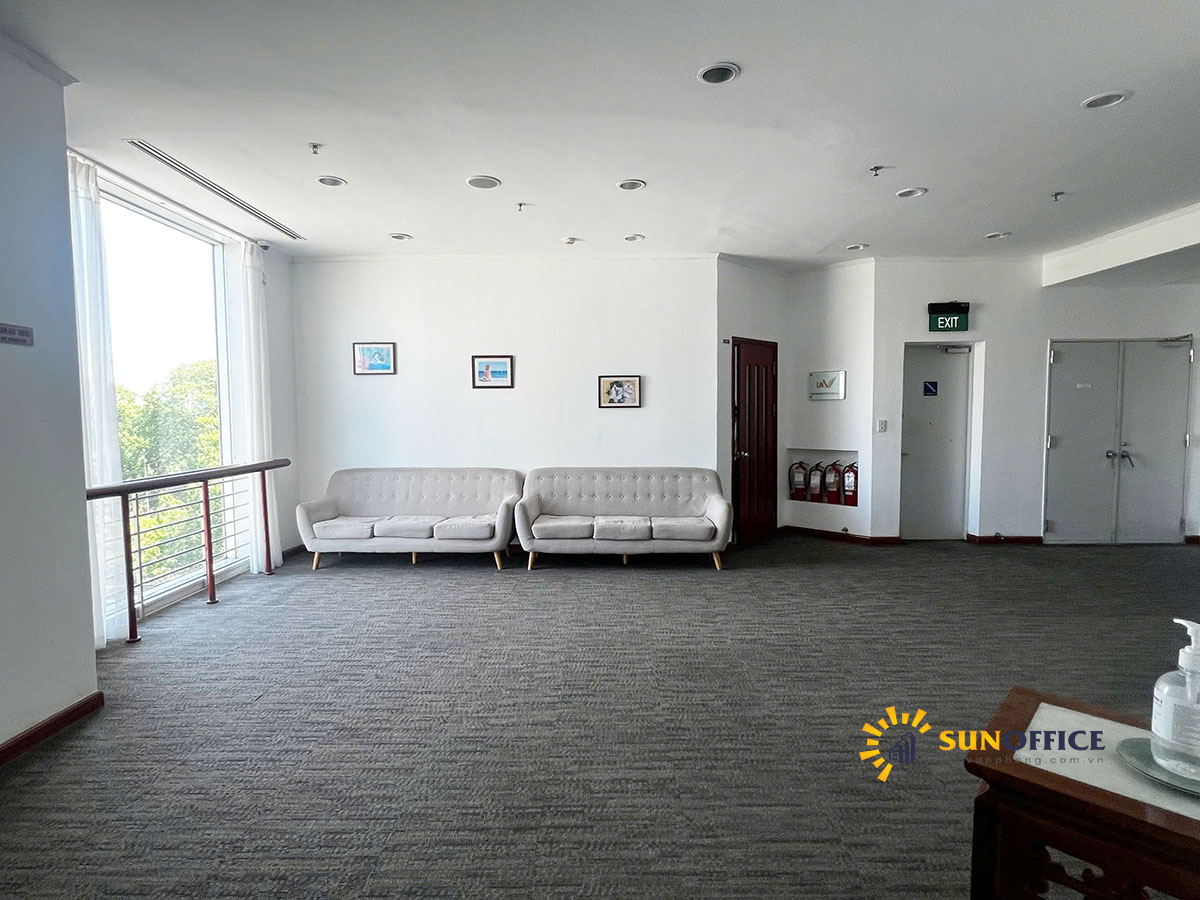 Mặt sàn tòa nhà văn phòng cho thuê V Tower
