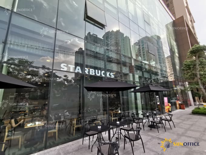 Tiện ích Starbucks Coffe dưới chân tòa nhà The Legend