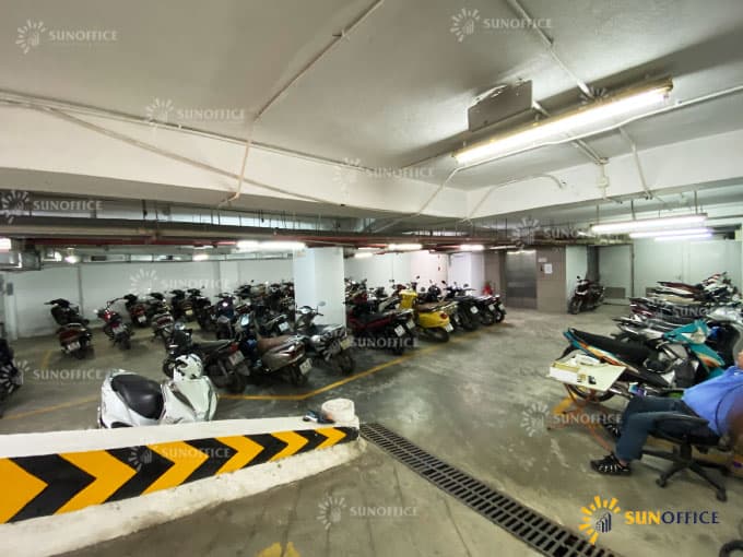 Hầm gửi xe tại tòa văn phòng cho thuê Sông Hồng Building