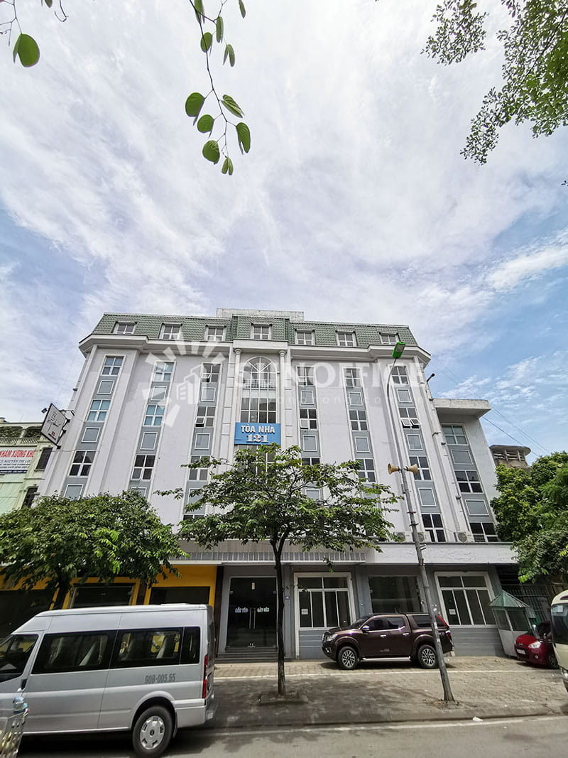Hình ảnh tổng quan tòa nhà văn phòng cho thuê 121 Nguyễn Phong Sắc