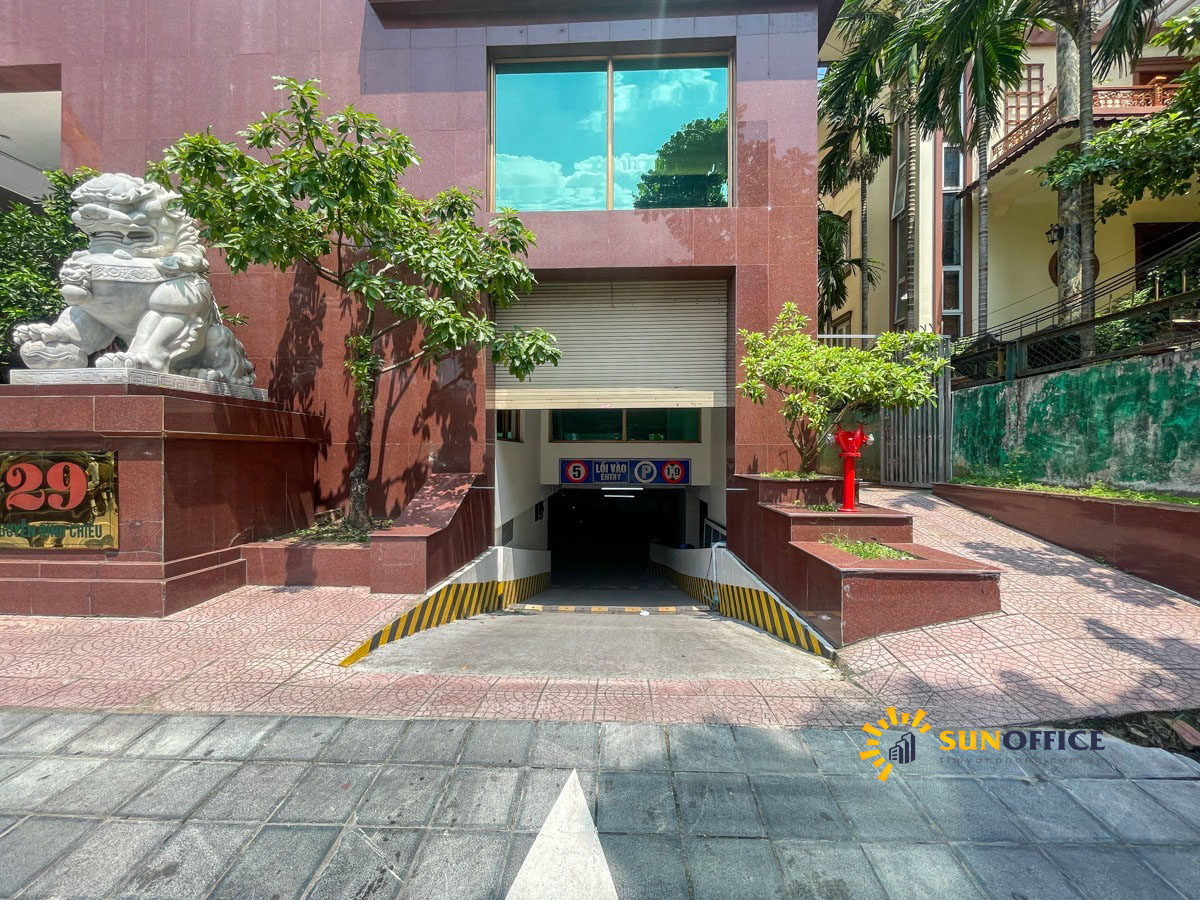 Lối vào hầm tòa nhà Green Park Building Nguyễn Đình Chiểu