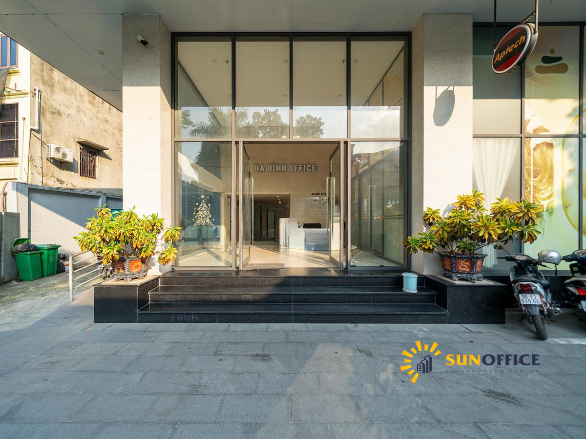 Lối ra vào tòa nhà Ba Đình Office