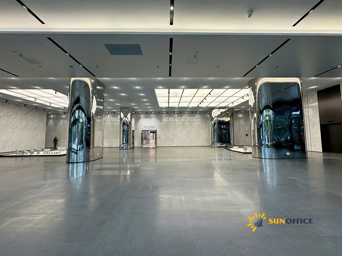 Sảnh tòa nhà Lotte Mall Westlake Hà Nội Võ Chí Công