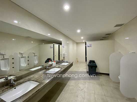 Nhà vệ sinh bên trong khu văn phòng Thanh Xuân Complex