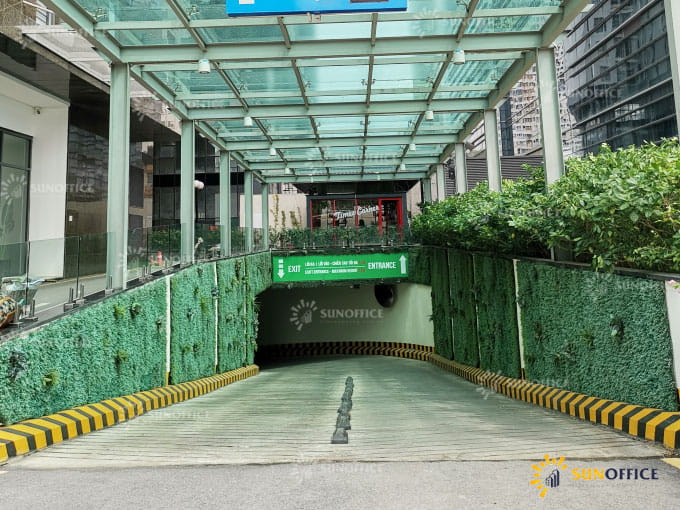 Lối vào hầm gửi xe rộng rãi tại tòa nhà Hud Tower 37 Lê Văn Lương