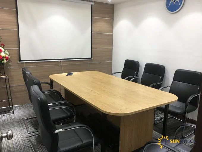 Phòng họp cho 7 người có máy chiếu tại văn phòng trọn gói 5s Office Láng Hạ
