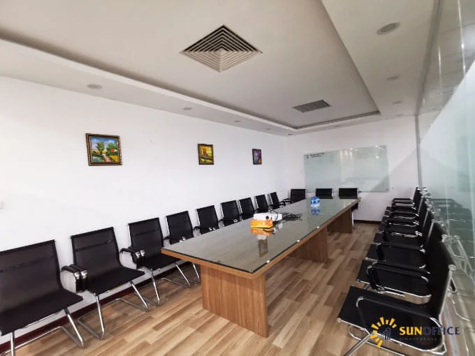 Phòng họp tại văn phòng trọn gói Hanoi Office rộng, có thể họp được 20 người cùng lúc