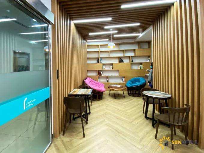 Văn phòng trọn gói Venture Valley với sảnh chờ và sảnh tiếp khách hàng trẻ trung hiện đại