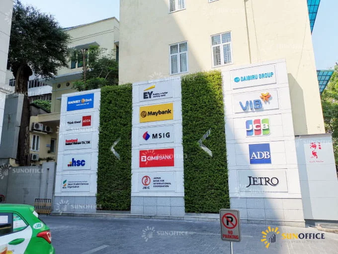 Biển hiệu các doanh nghiệp tại tòa nhà Corner stone Building 16 Phan Chu Trinh
