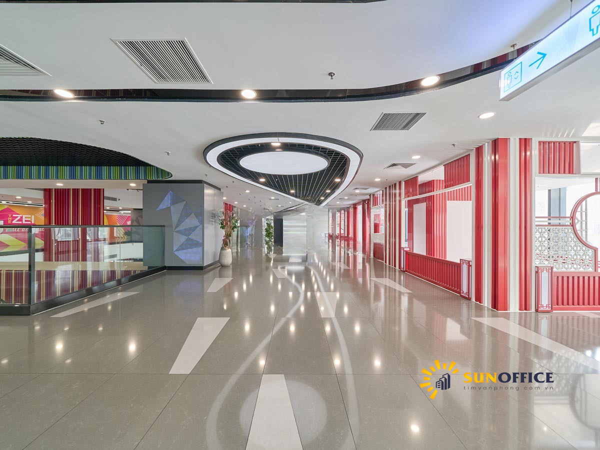 Bên trong tòa nhà The Zei Plaza