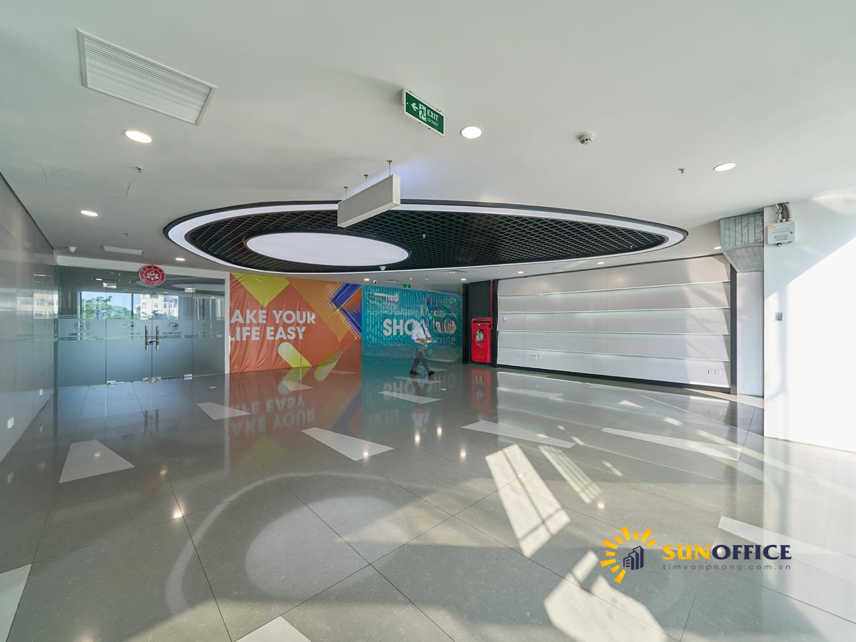 Bên trong tòa nhà The Zei Plaza