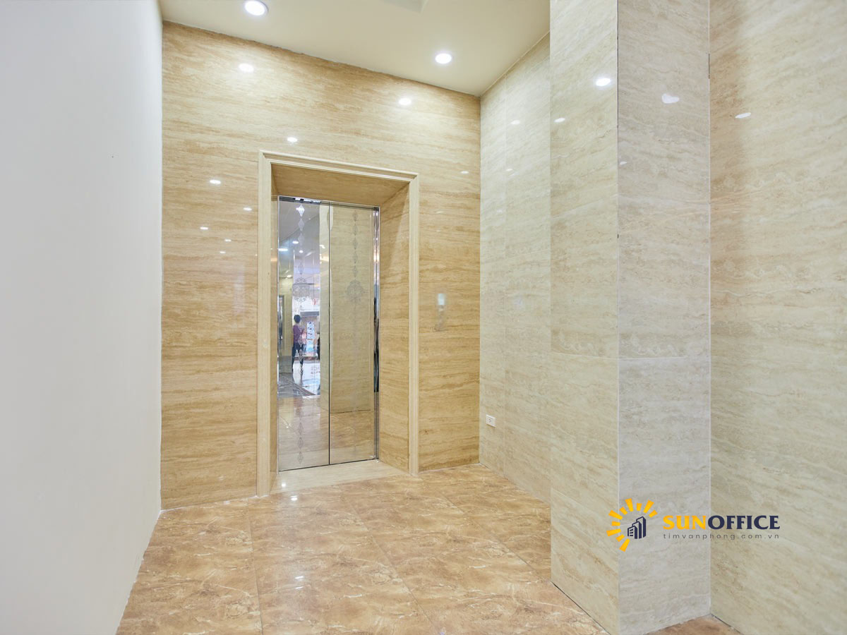 Thang máy tại tòa nhà 141 Bà Triệu Building