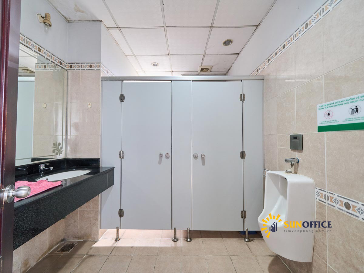 Nhà WC GB Building Cách Mạng Tháng 8