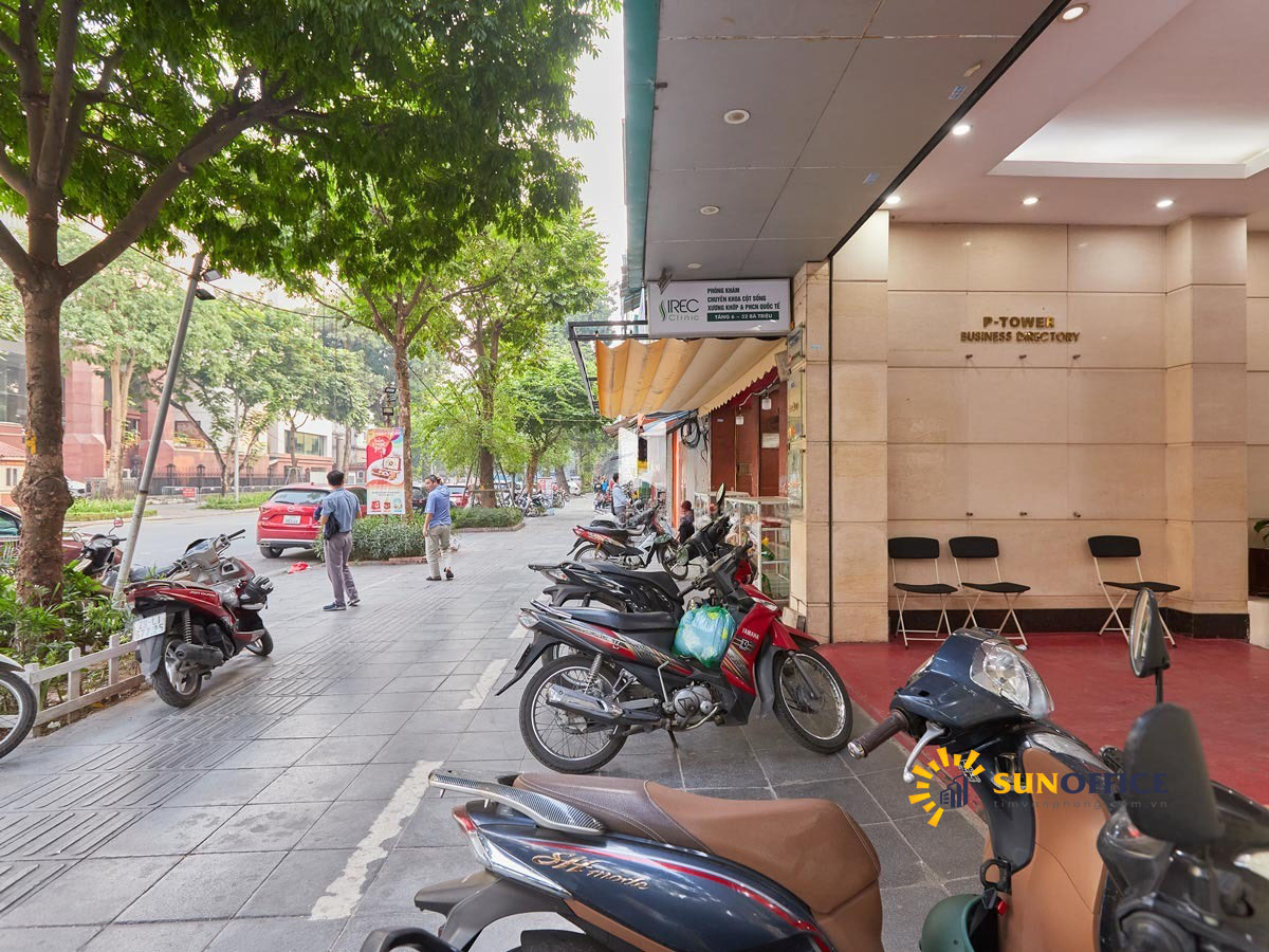 Lối ra vào tòa nhà P Tower Bà Triệu