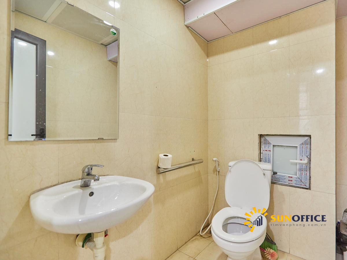 Nhà WC tòa nhà P Tower Bà Triệu