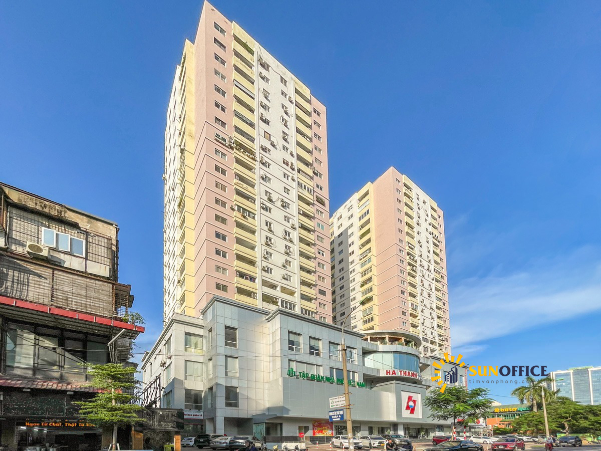 Mặt ngoài tòa nhà Hà Thành Plaza