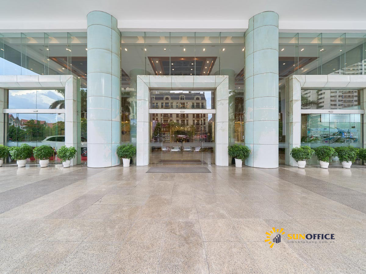 Cửa tòa nhà Nam Cường