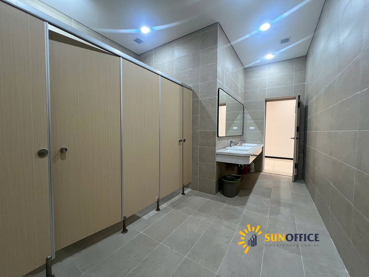 Nhà vệ sinh tòa nhà Hồng Hà Nutrition Tower Duy Tân