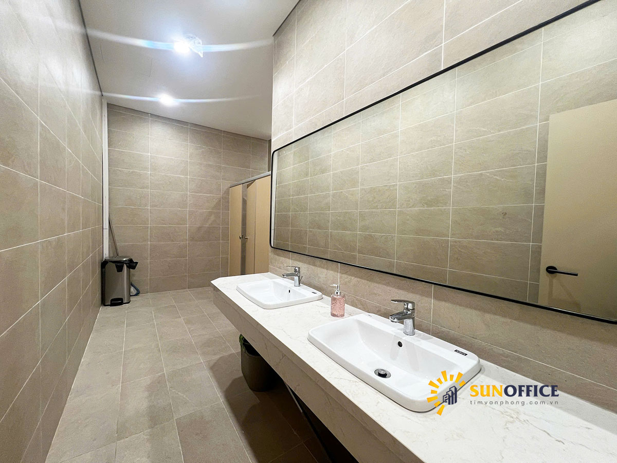 Nhà vệ sinh tòa nhà Hồng Hà Nutrition Tower Duy Tân