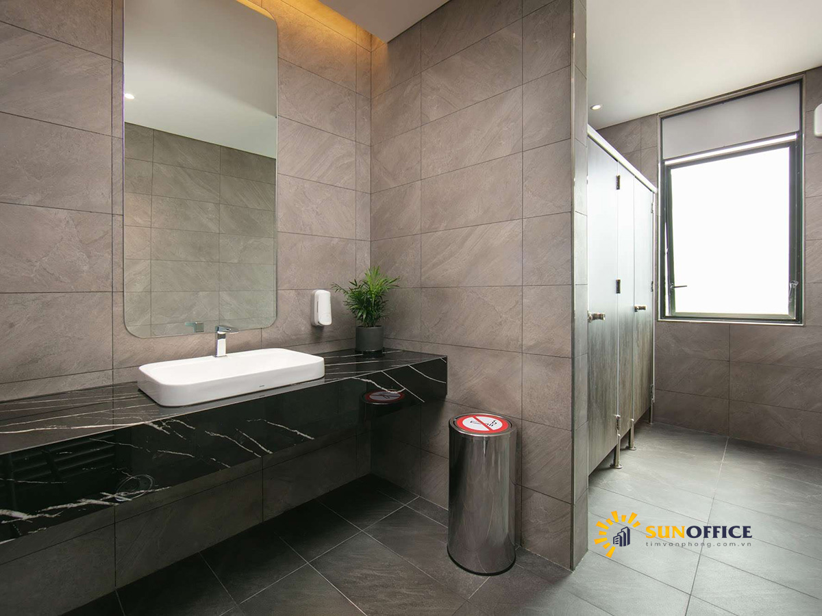 Nhà vệ sinh tòa nhà IDMC Láng Hạ