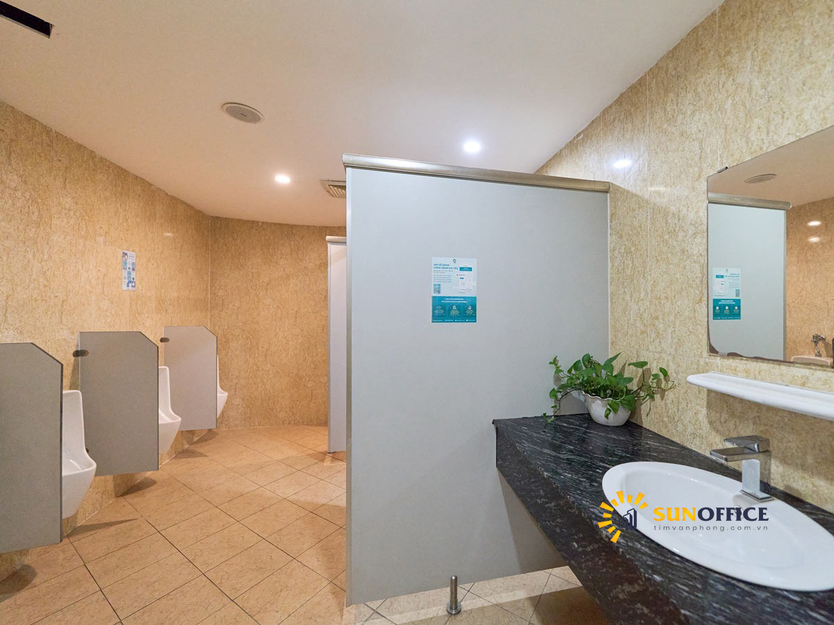 Nhà WC tòa nhà Tây Hà Tố Hữu