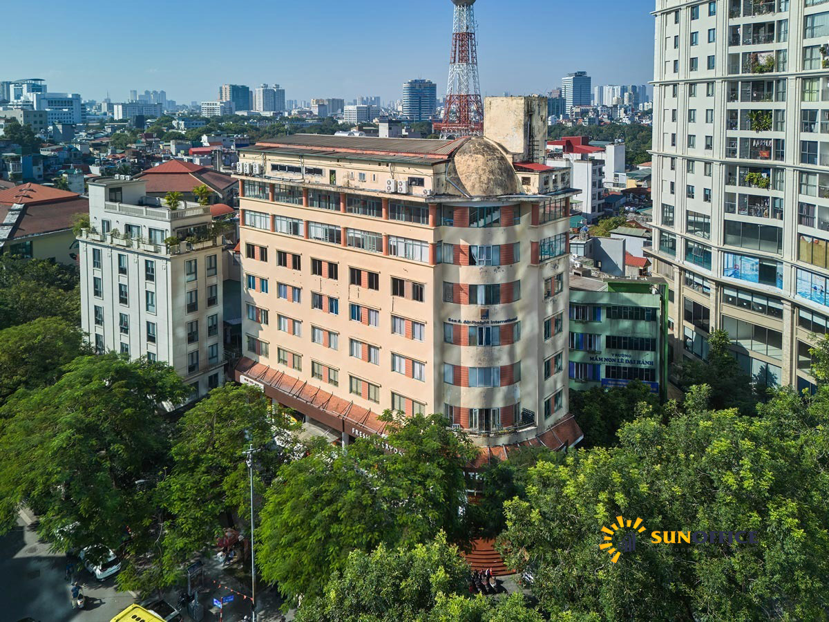 Tòa nhà TTTM Vân Hồ