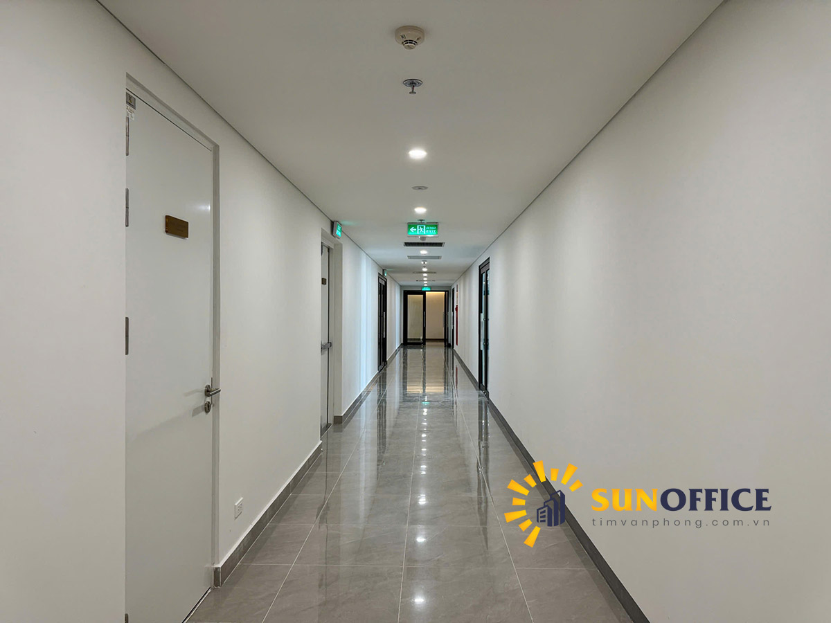 Hành lang tòa nhà Rox Center văn phòng