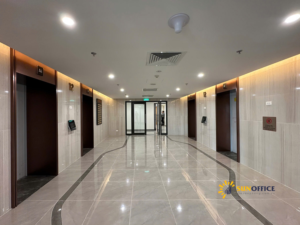 Hành lang tòa nhà Rox Center văn phòng