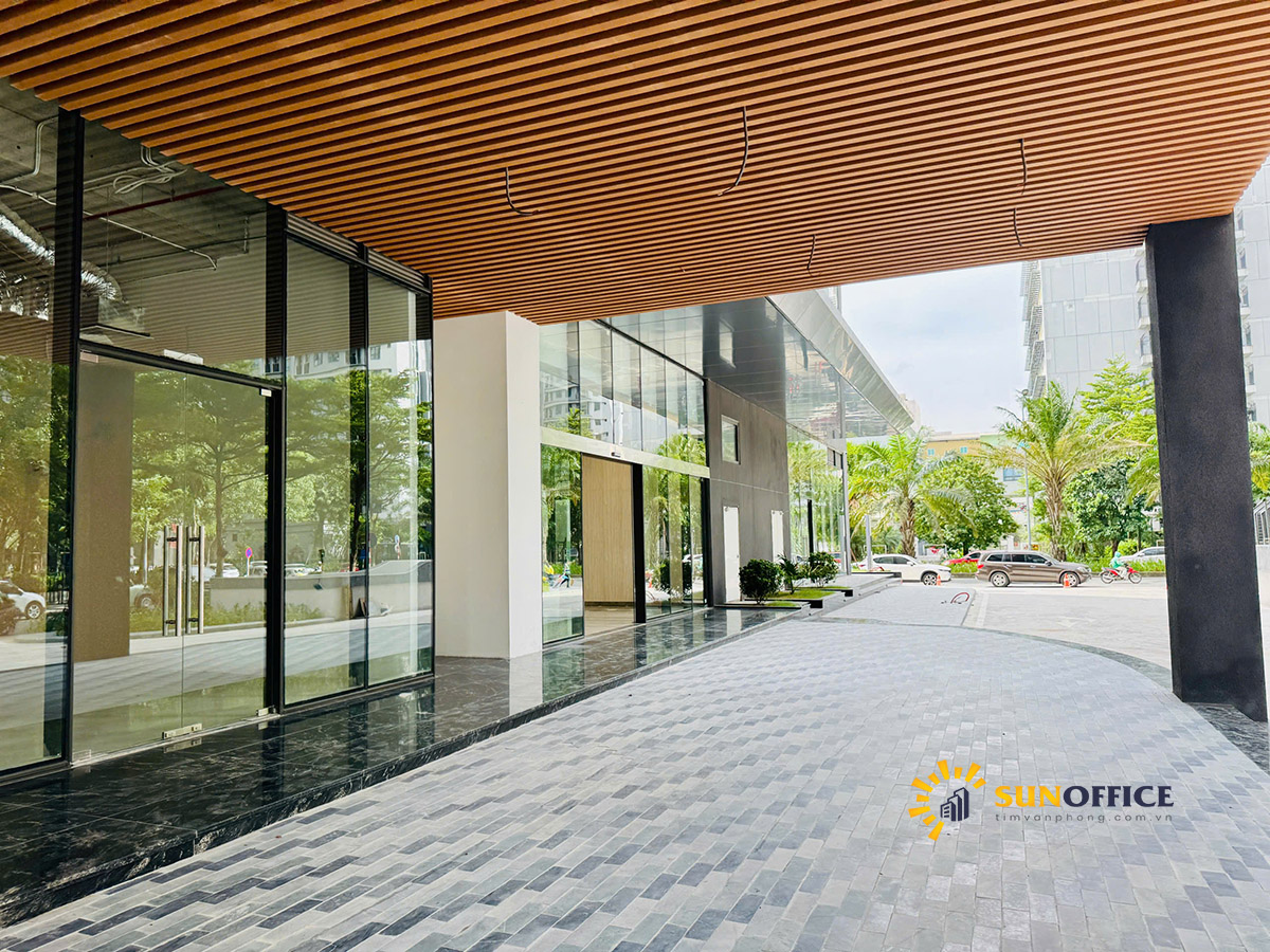 Mặt ngoài tòa nhà Rox Center Hồ Tùng Mậu