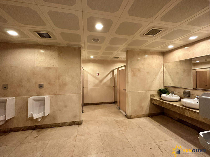 Khu vực vệ sinh tòa nhà VCCI Tower số 9 Đào Duy Anh