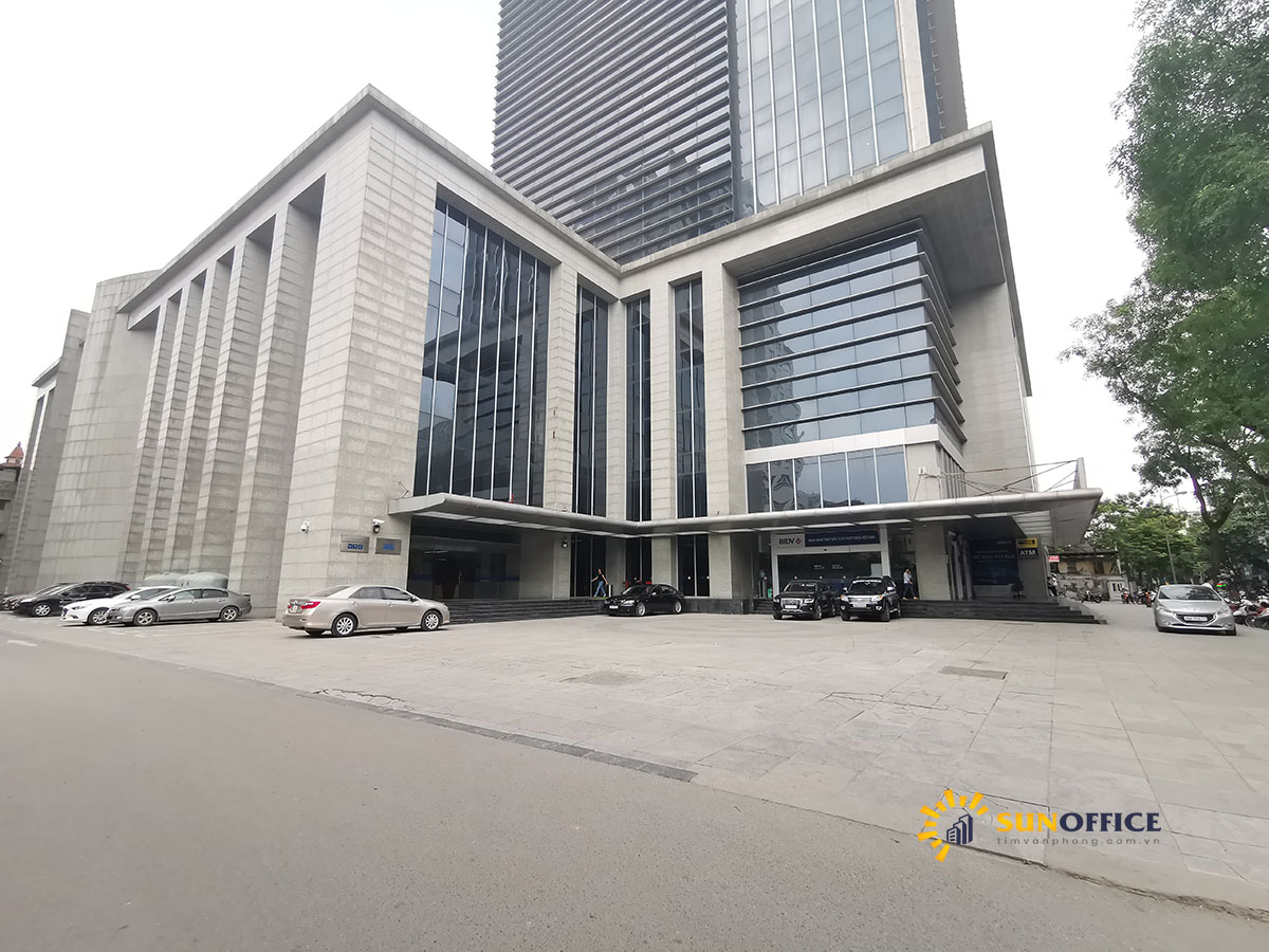 Mặt ngoài tòa nhà VTC Lạc Trung