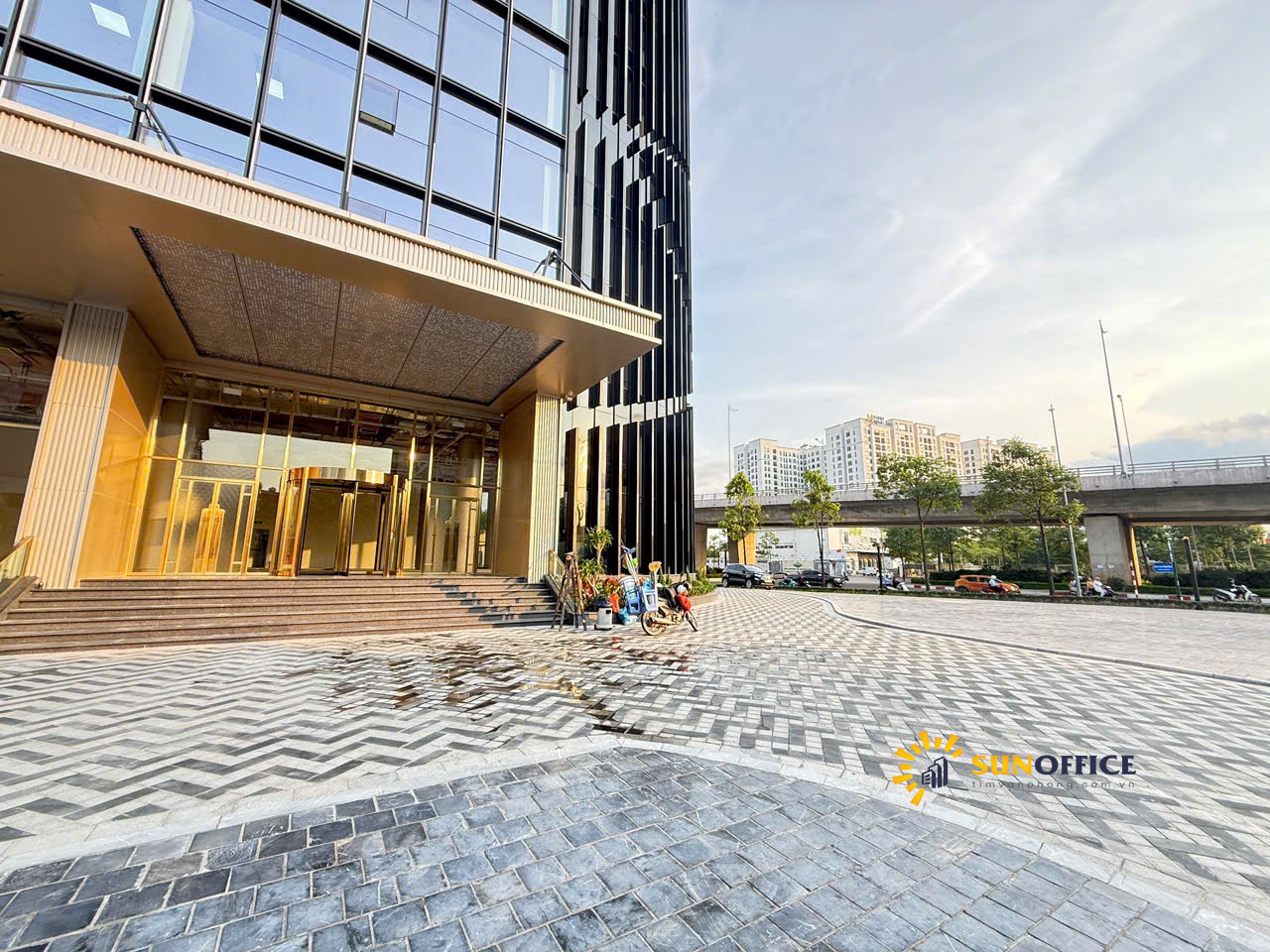 Tòa nhà Silkpath Building Long Biên