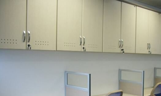 Tủ văn phòng đựng tài liệu treo tường tạo sự mới lạ cho các văn phòng hiện nay (Nguồn: Internet)